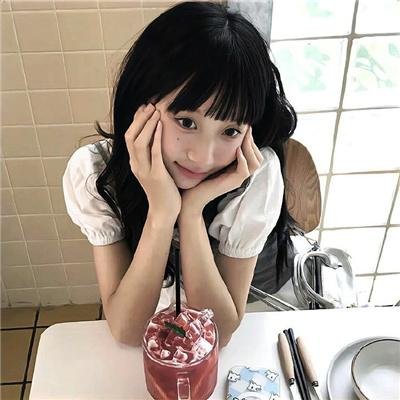 穿着旗袍的女孩